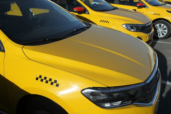 До 80% таксопарков в России ведут бизнес в долг