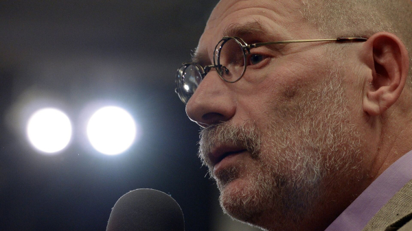 Адвокат Дубинин: защита писателя Акунина обжаловала его заочный приговор