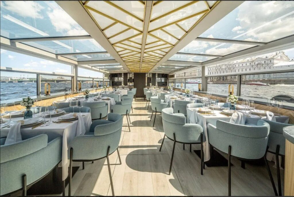 Романтичный теплоход для свадеб в Петербурге