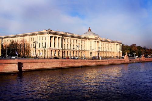 Петербург будет курировать промышленность Сахалинской области