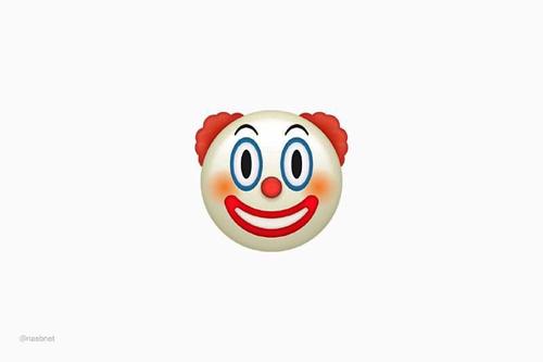 Суд оправдал жительницу Красноярского края, назвавшую собеседницу &laquo;хабалкой&raquo; и отправившую ей эмодзи клоуна