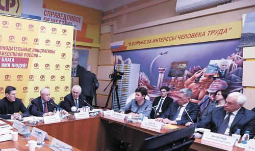 Со-ратники и со-работники со-брались вместе